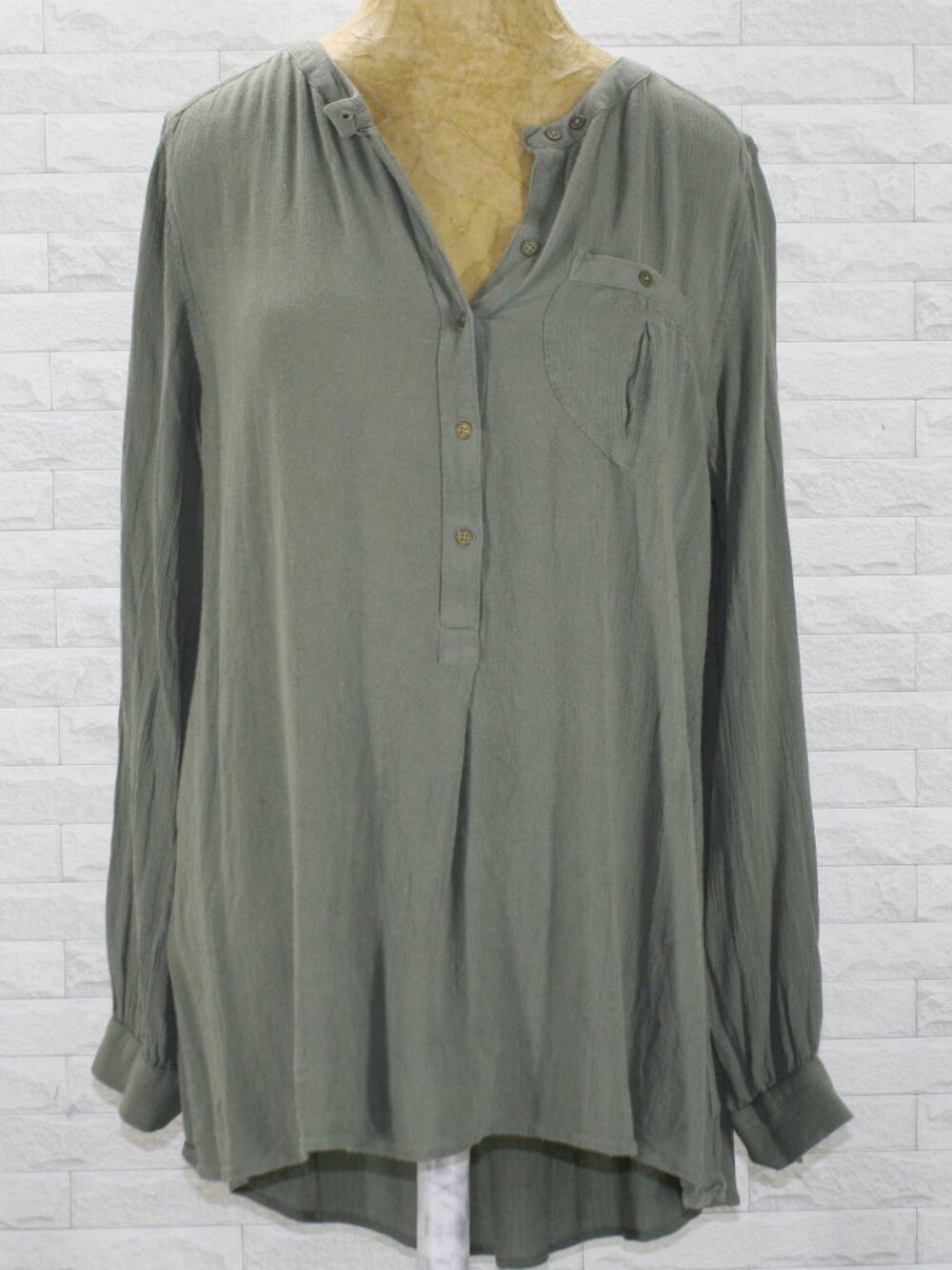 FREE PEOPLE Gauze Boyfriend Tunic Henley Top Peasant Olive Green Sage Medium